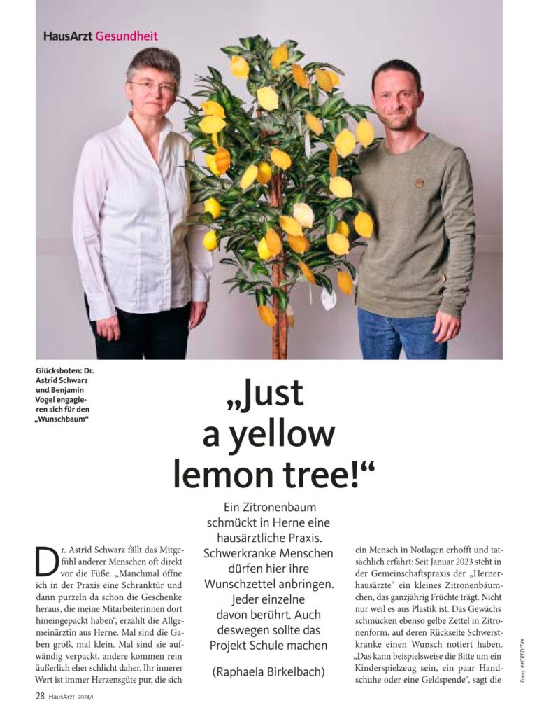 Zeitungsartikel "Just a yellow lemon tree!" aus der Zeitschrift HausArzt Gesundheit; ein Foto zeigt Dr. Schwarz und Benjamin Vogel neben einem Zitronenbaum.