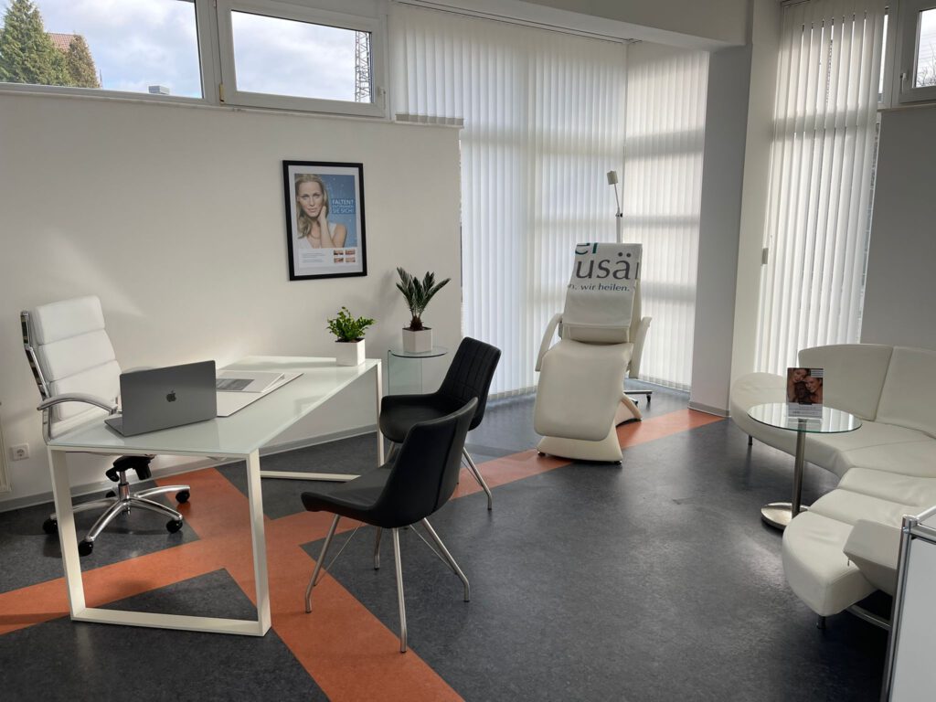 Behandlungsraum in der Praxis.